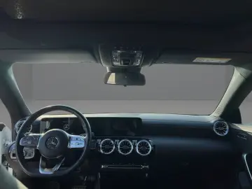 MERCEDES-BENZ CLA 220 d AMG Line LED Pano Sitzhz Carplay