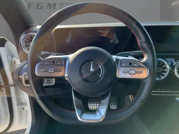 MERCEDES-BENZ CLA 220 d AMG Line LED Pano Sitzhz Carplay