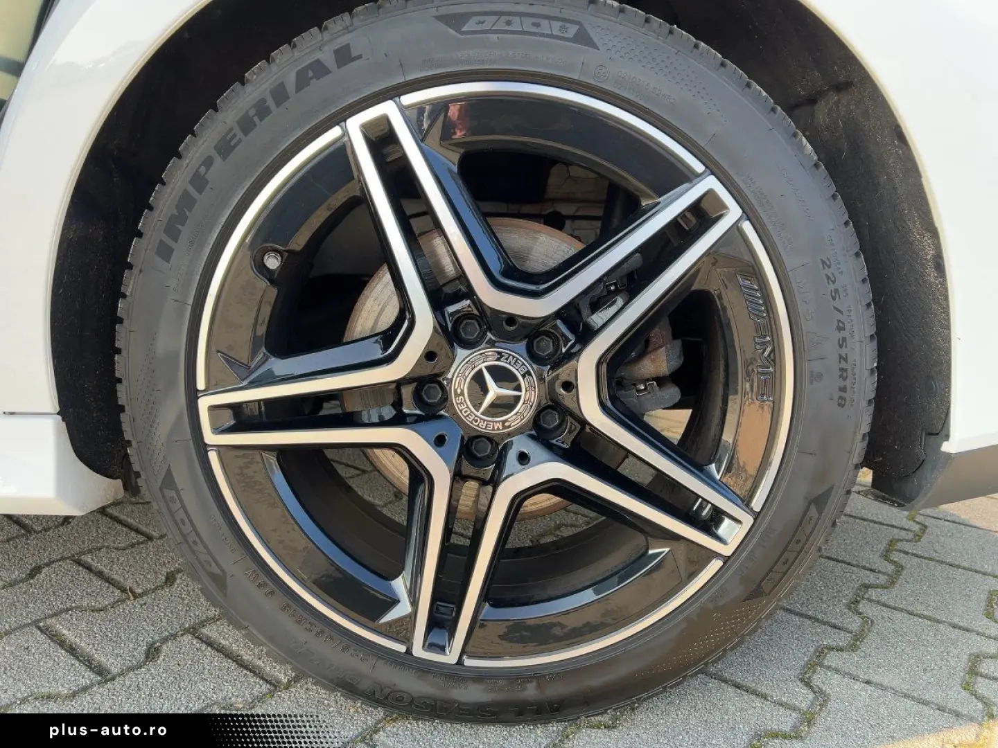 MERCEDES-BENZ CLA 220 d AMG Line LED Pano Sitzhz Carplay