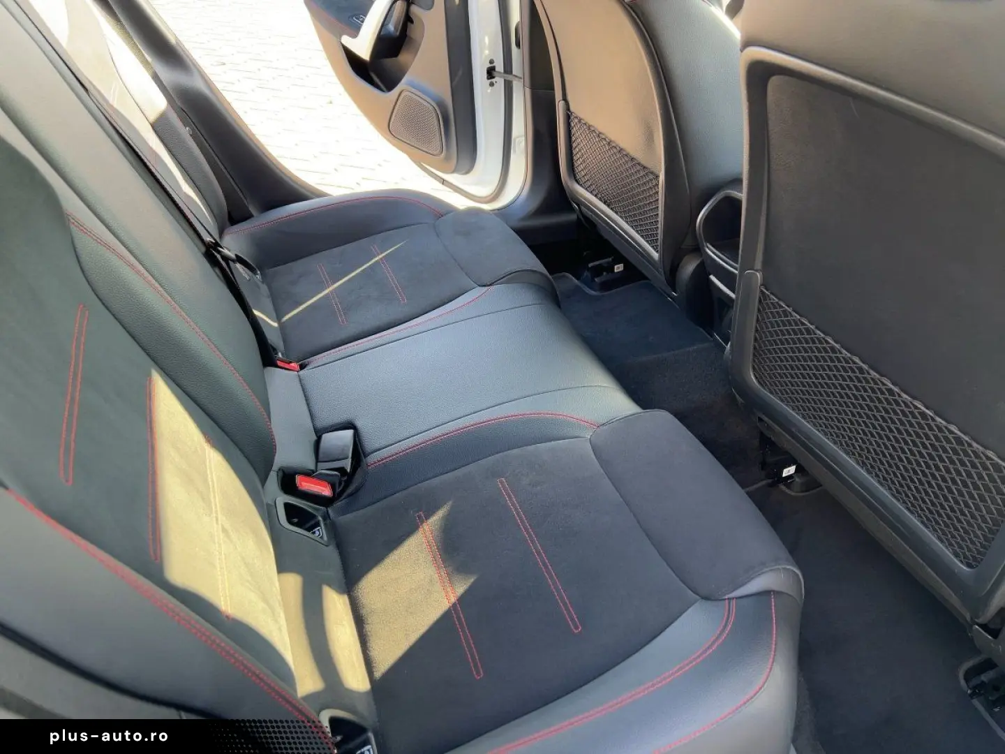 MERCEDES-BENZ CLA 220 d AMG Line LED Pano Sitzhz Carplay