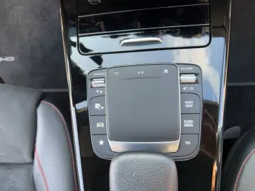 MERCEDES-BENZ CLA 220 d AMG Line LED Pano Sitzhz Carplay