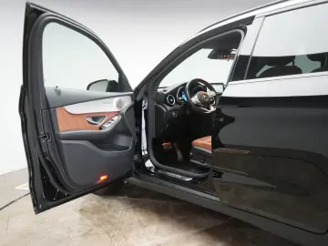 MERCEDES-BENZ GLC 220 d 4Matic 9G-Tronic AMG Leder Burmes