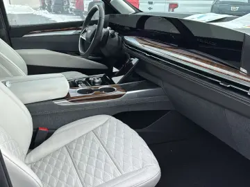 Cadillac Escalade FACELIFT MY26 6.2 V8 ESV Sport Platinum