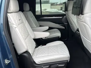 Cadillac Escalade FACELIFT MY26 6.2 V8 ESV Sport Platinum