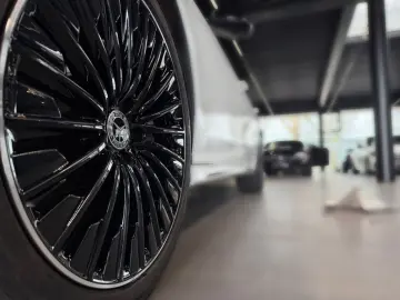 MERCEDES-BENZ E 450 d 4M AMG Night BURM®4D SUPERSCREEN PANO