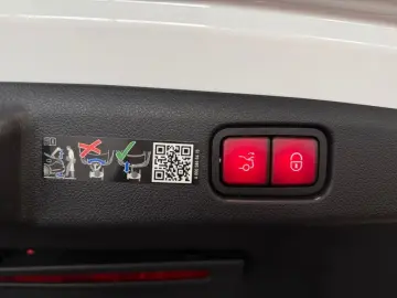 MERCEDES-BENZ E 450 d 4M AMG Night BURM®4D SUPERSCREEN PANO