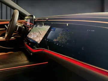 MERCEDES-BENZ E 450 d 4M AMG Night BURM®4D SUPERSCREEN PANO