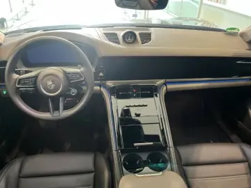 PORSCHE Panamera Turbo E-Hybrid 1.Hd.