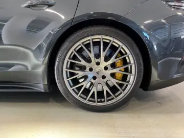 PORSCHE Panamera Turbo E-Hybrid 1.Hd.