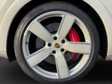 PORSCHE Cayenne Coupe GTS  absolute Vollausstattung!