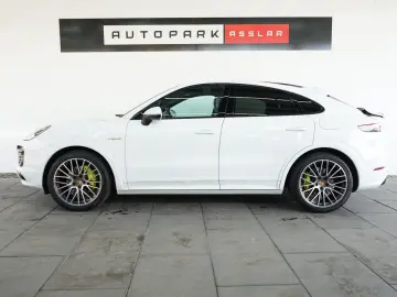 PORSCHE Cayenne Coupe E-Hybrid SportDesign Abgas Matrix