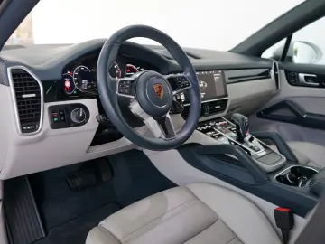 PORSCHE Cayenne Coupe E-Hybrid SportDesign Abgas Matrix