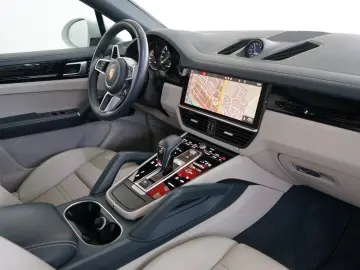 PORSCHE Cayenne Coupe E-Hybrid SportDesign Abgas Matrix