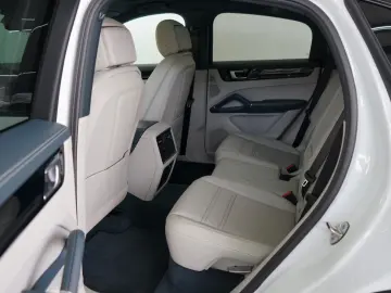 PORSCHE Cayenne Coupe E-Hybrid SportDesign Abgas Matrix