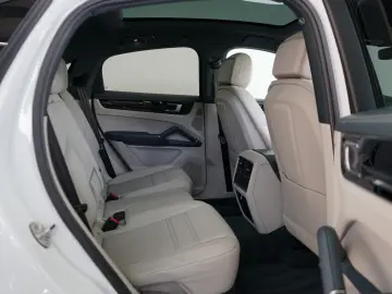 PORSCHE Cayenne Coupe E-Hybrid SportDesign Abgas Matrix