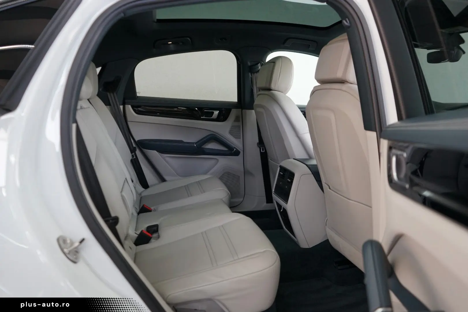 PORSCHE Cayenne Coupe E-Hybrid SportDesign Abgas Matrix