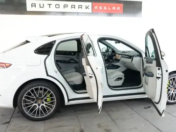 PORSCHE Cayenne Coupe E-Hybrid SportDesign Abgas Matrix
