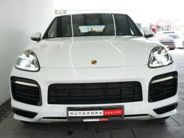 PORSCHE Cayenne Coupe E-Hybrid SportDesign Abgas Matrix
