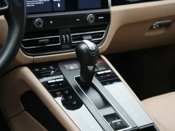 PORSCHE Macan GTS SPORT CHRONO PANO AHK BOSE PDLS  PASM