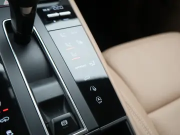 PORSCHE Macan GTS SPORT CHRONO PANO AHK BOSE PDLS  PASM