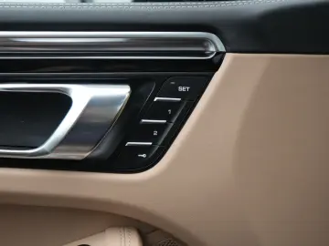 PORSCHE Macan GTS SPORT CHRONO PANO AHK BOSE PDLS  PASM