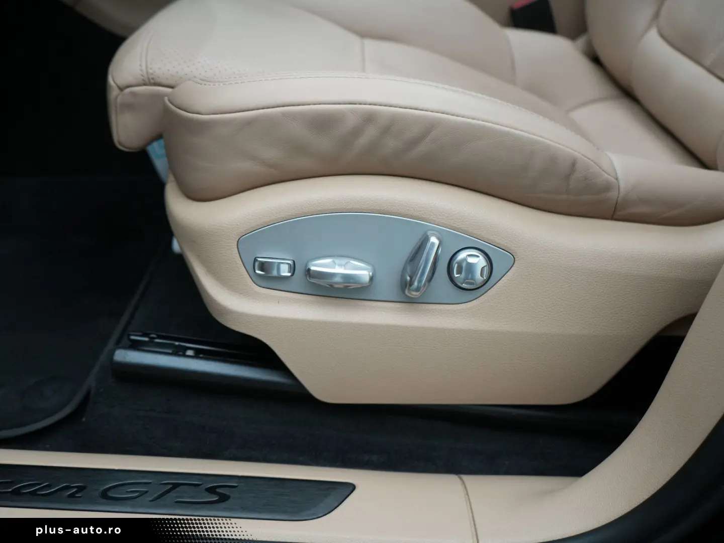 PORSCHE Macan GTS SPORT CHRONO PANO AHK BOSE PDLS  PASM