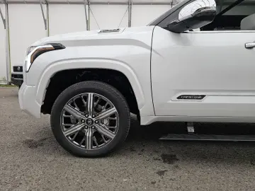 Toyota Crew Max Capestone