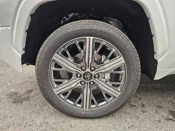 Toyota Crew Max Capestone