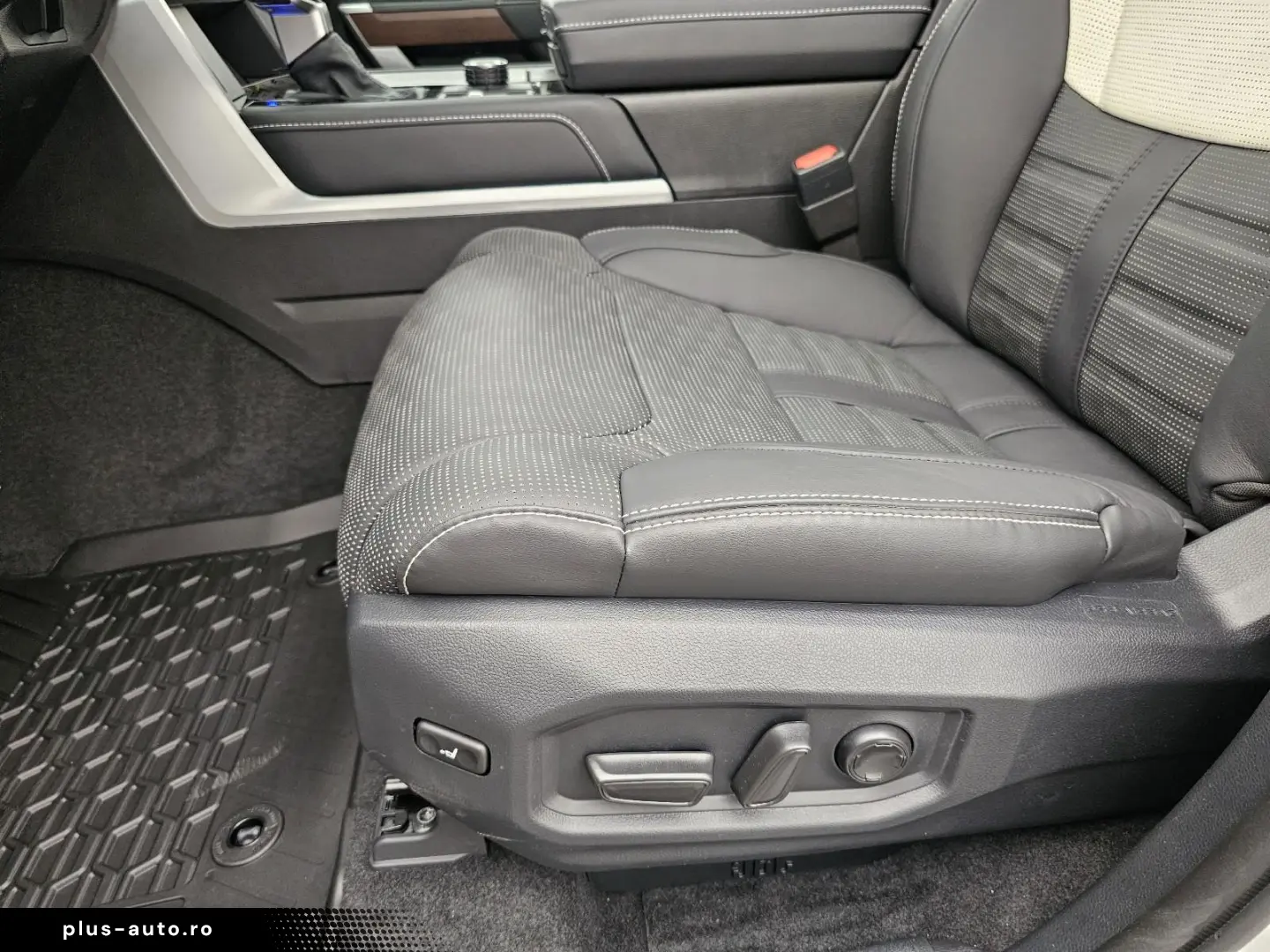 Toyota Crew Max Capestone