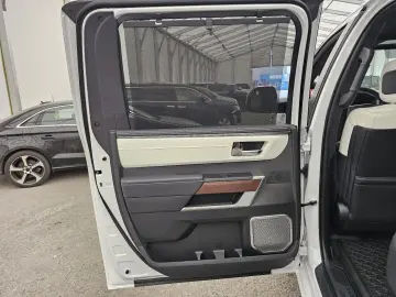 Toyota Crew Max Capestone