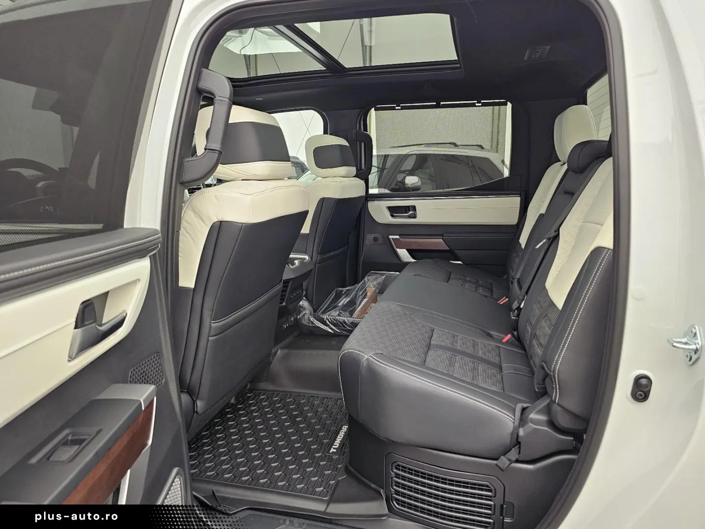 Toyota Crew Max Capestone