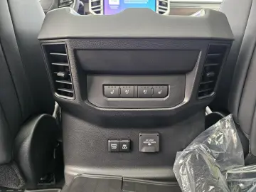 Toyota Crew Max Capestone