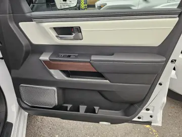 Toyota Crew Max Capestone