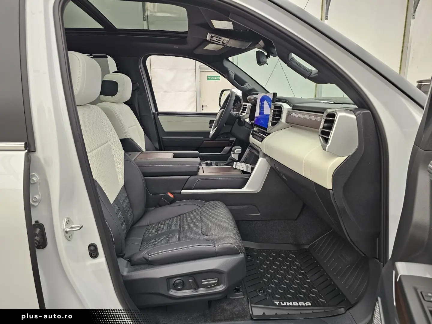 Toyota Crew Max Capestone