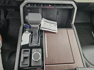 Toyota Crew Max Capestone