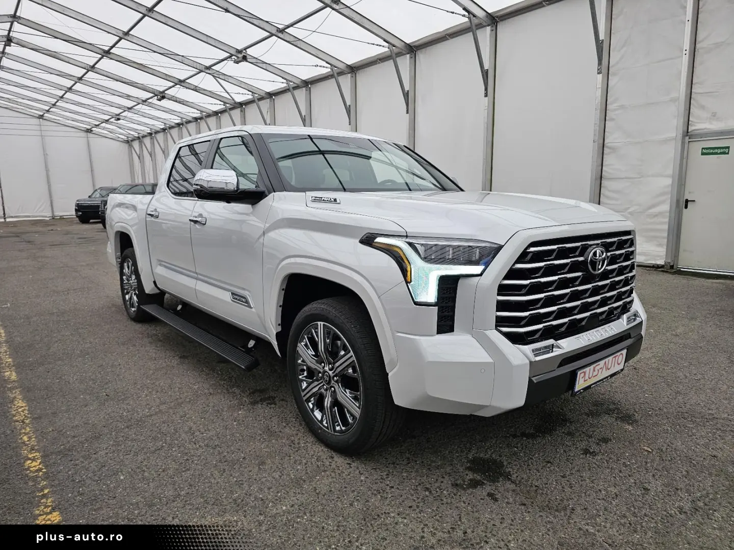 Toyota Crew Max Capestone