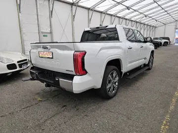 Toyota Crew Max Capestone