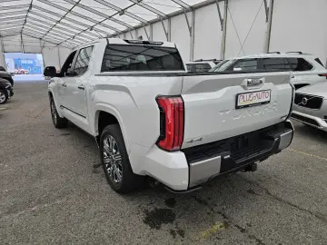 Toyota Crew Max Capestone