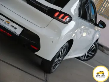 Peugeot 208 Allure Bussines PureTech 100 vision 3D