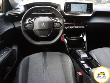 Peugeot 208 Allure Bussines PureTech 100 vision 3D