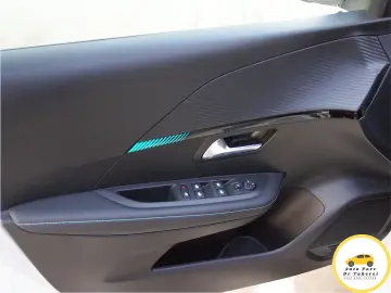 Peugeot 208 Allure Bussines PureTech 100 vision 3D