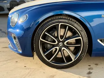 Bentley CONTINENTAL