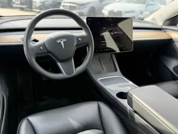 Tesla MODEL-3