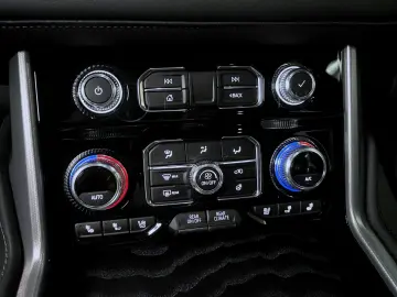 GMC Yukon Denali 6 2L V8