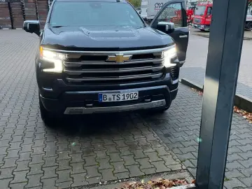 CHEVROLET Silverado High Country 6 2 V 8