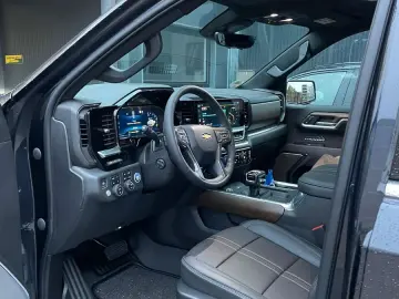 CHEVROLET Silverado High Country 6 2 V 8