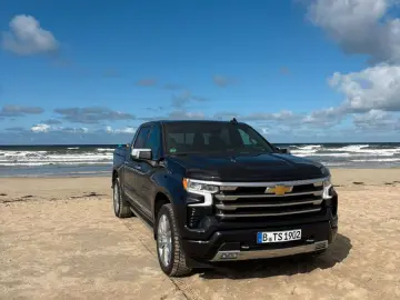 CHEVROLET Silverado High Country 6 2 V 8