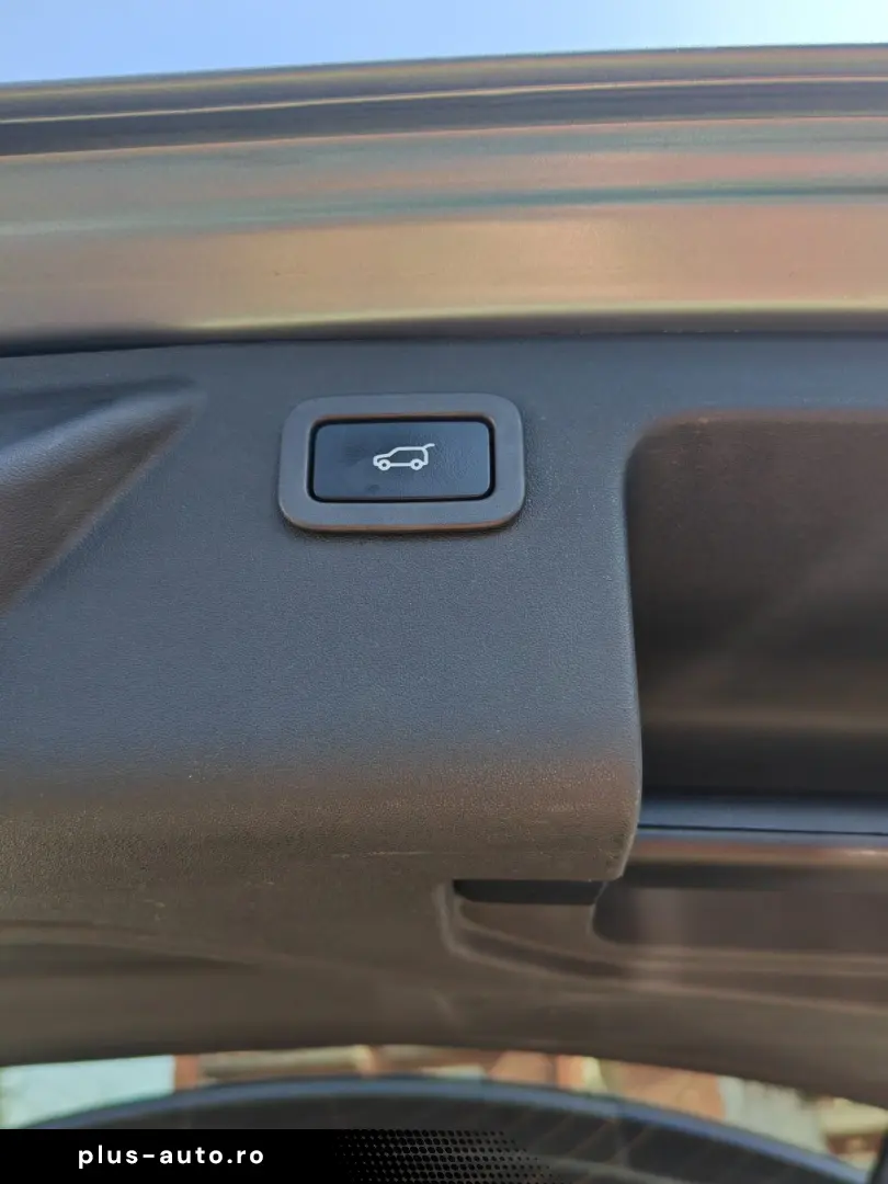 LAND ROVER DISCOVERY SPORT 4X4 7 LOCURI 2.2 D 150CP