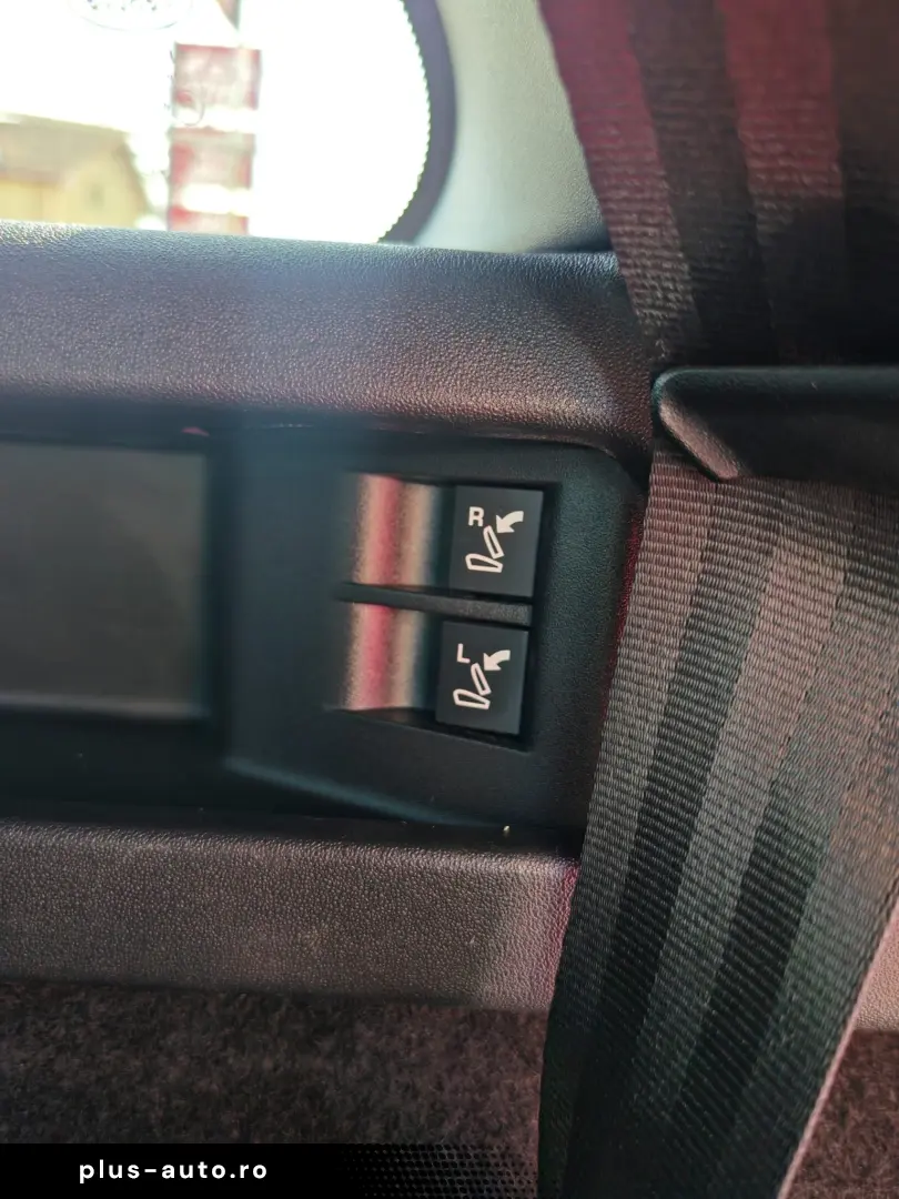 LAND ROVER DISCOVERY SPORT 4X4 7 LOCURI 2.2 D 150CP