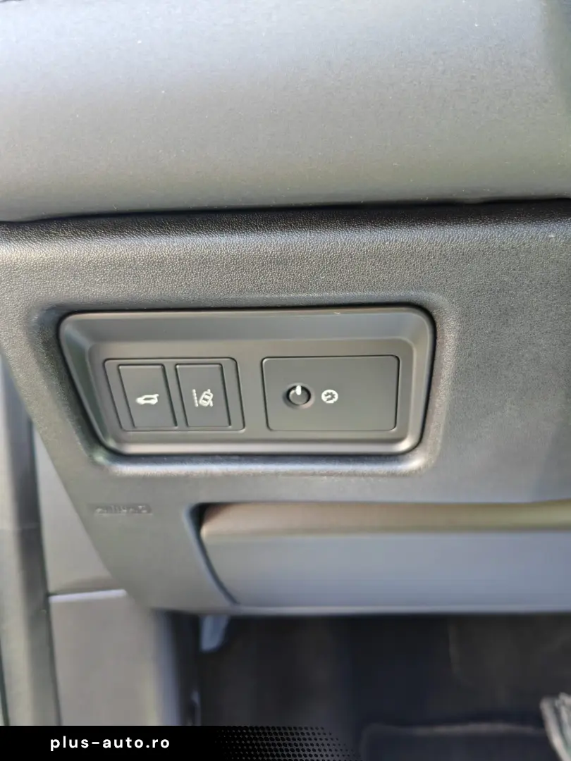 LAND ROVER DISCOVERY SPORT 4X4 7 LOCURI 2.2 D 150CP